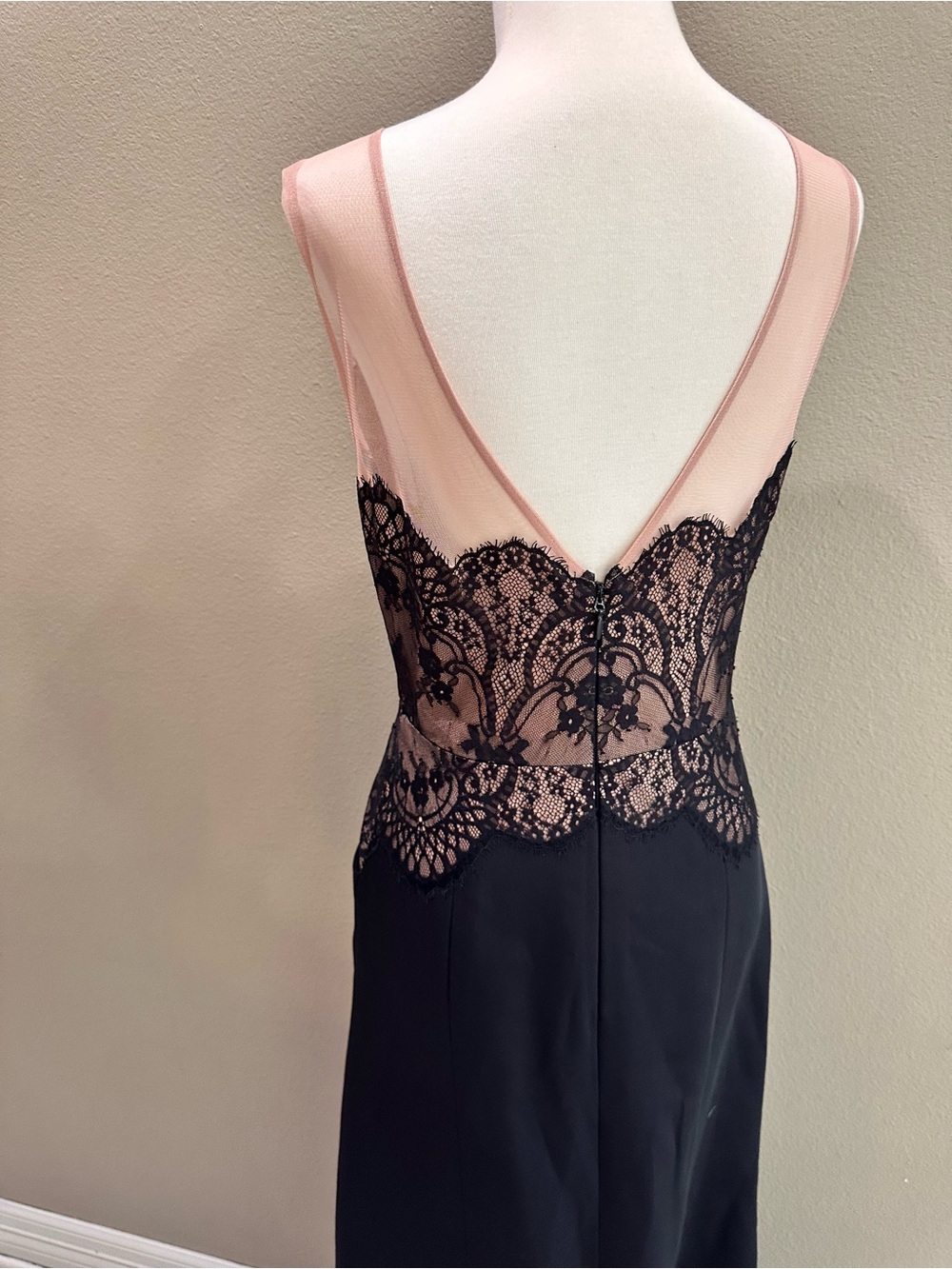 BCBGMAXAZRIA Lilyana evening Dress Size 6 Elegant Black Lace-Inset Evening Gown - Picture 12 of 16